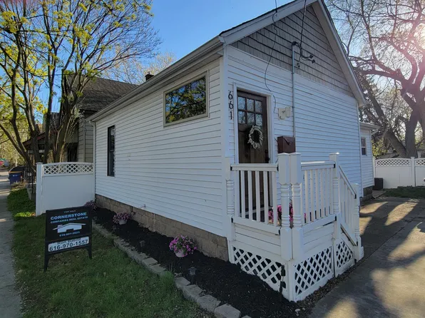661 McReynolds Ave NW, Grand Rapids, MI 49504