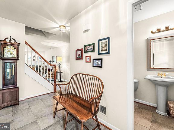 4th image of 211 Josephs Way #41