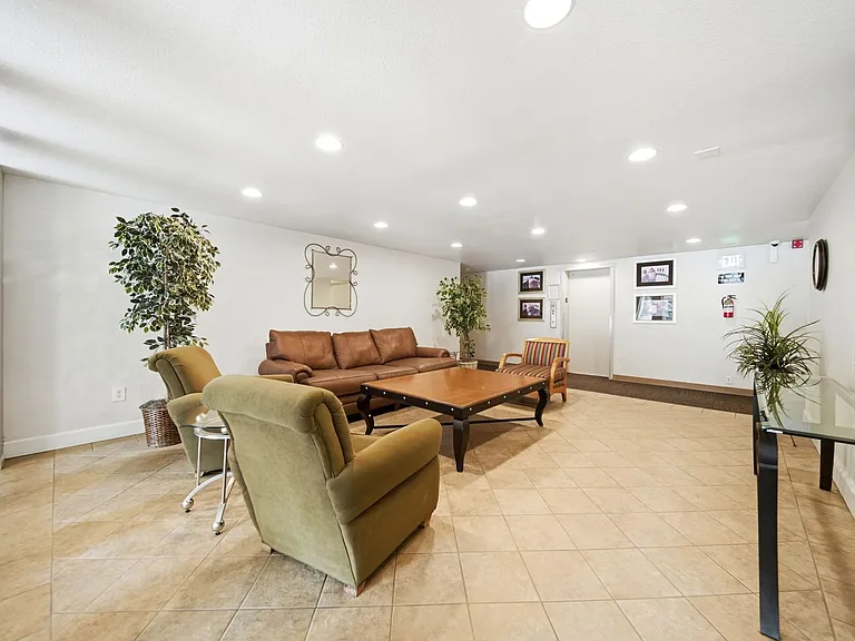 2500 S York St #215 — Photo 11