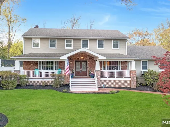 25 Dundee Ct, Mahwah, NJ 07430