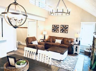 72 Snow Rdg, Lake Harmony, PA 18624