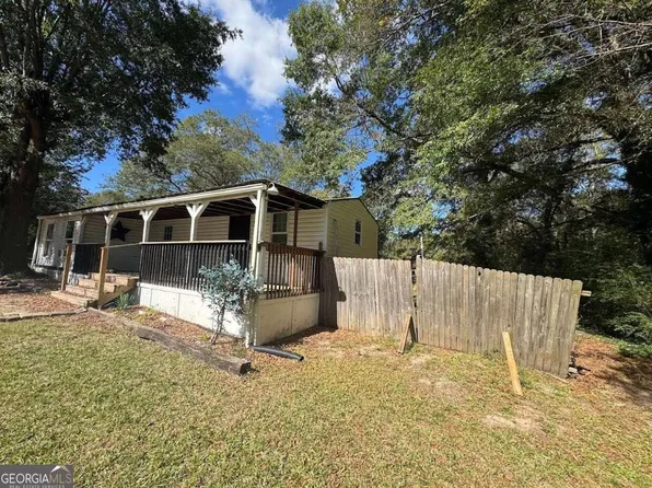 144 S Lake Dr, Hiram, GA 30141