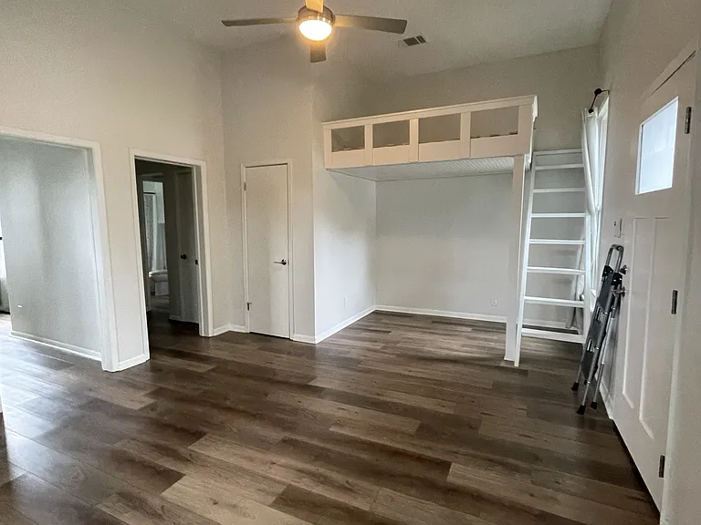 1303 E Cesar Chavez St #A — Photo 3