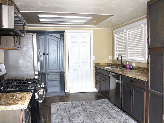 5th image of 122 Arvin St