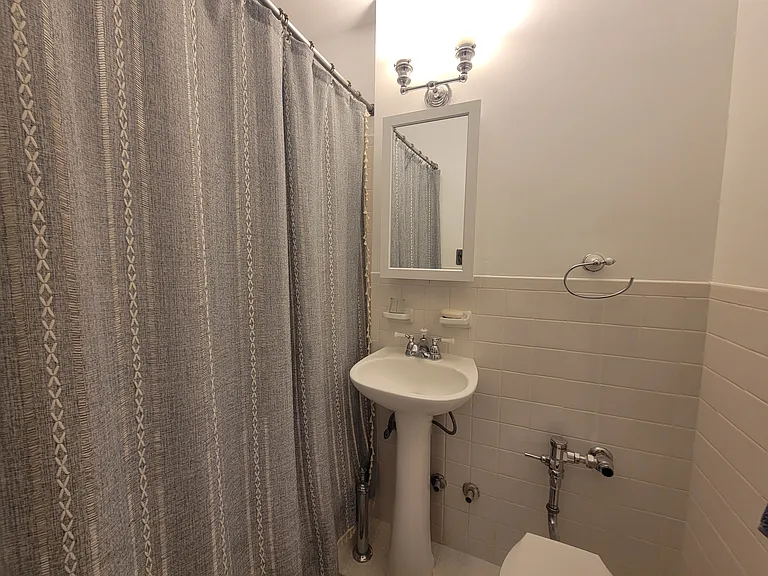 166 W 76th St #6E — Photo 4