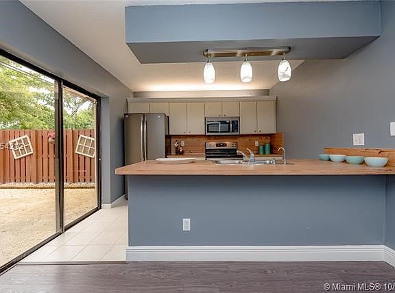 LOVELY OPEN KITCHEN WITH BRAND NEW GE MATTE STAINLESS STEEL APPLIANCES