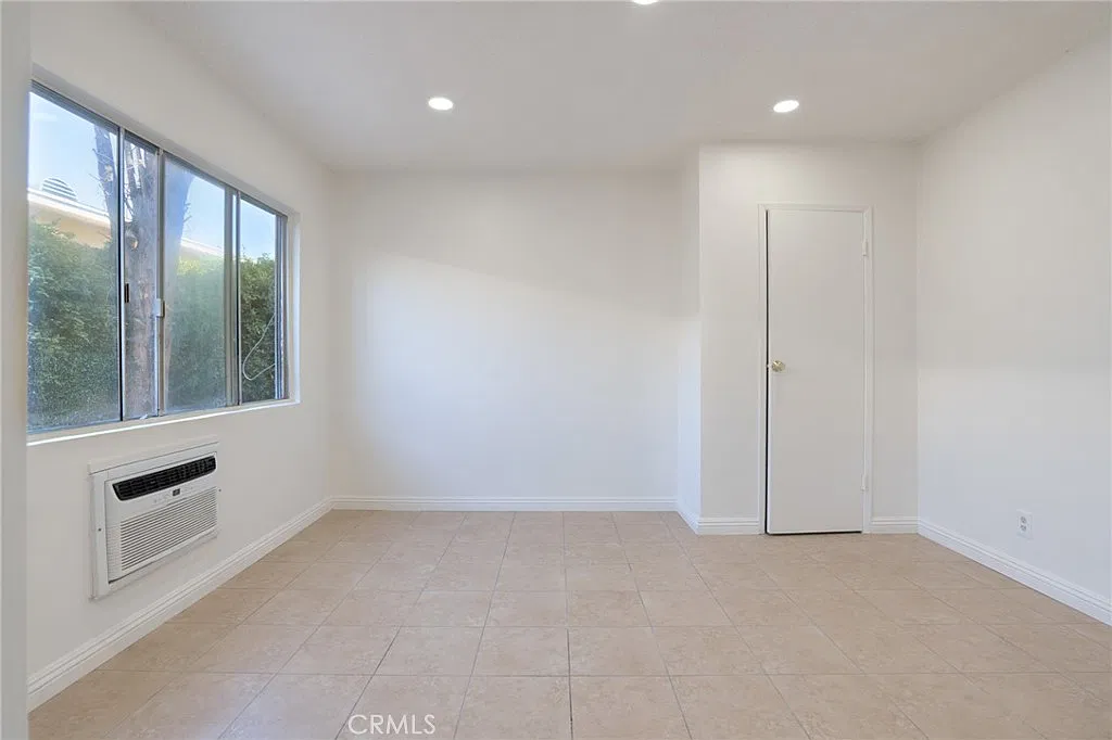 Studio, 258 sqft, $1,800 — Photo 4