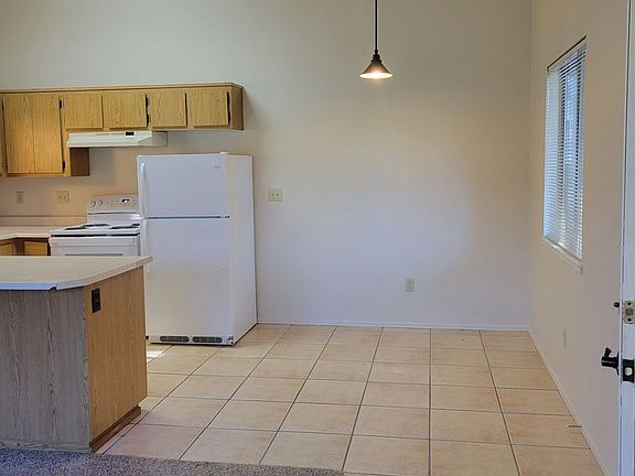 3rd image of 595 E Lassen Ave #2