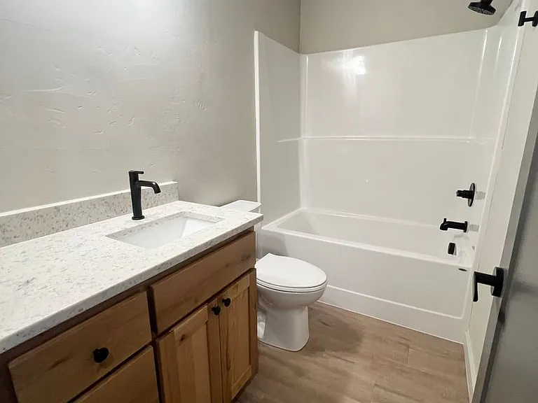 1607 N Willow St — Photo 11