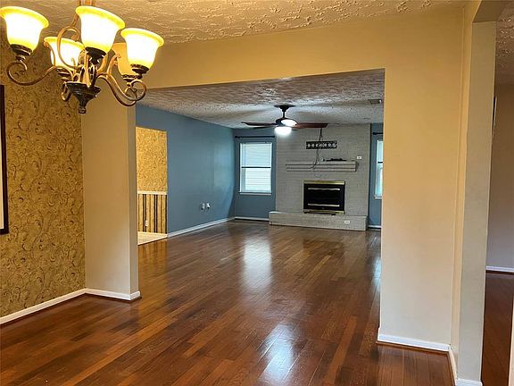 5th image of 22218 Russell Dr