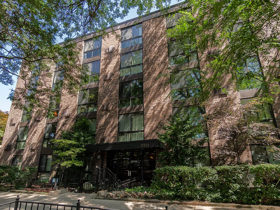 2201 N Cleveland Ave #203