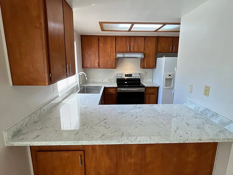 420 Ravenwood Way — Photo 3