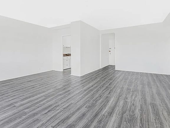 5th image of 4 Fordham Hill Oval APT 7B