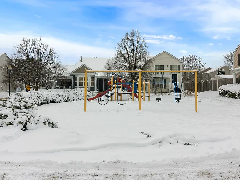 986 Four Seasons Blvd — Photo 14