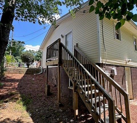 4th image of 558 Kinard Dr