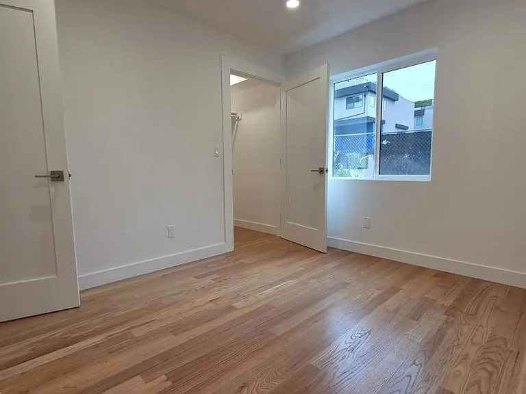 917 1/2 N Ridgewood Pl — Photo 17