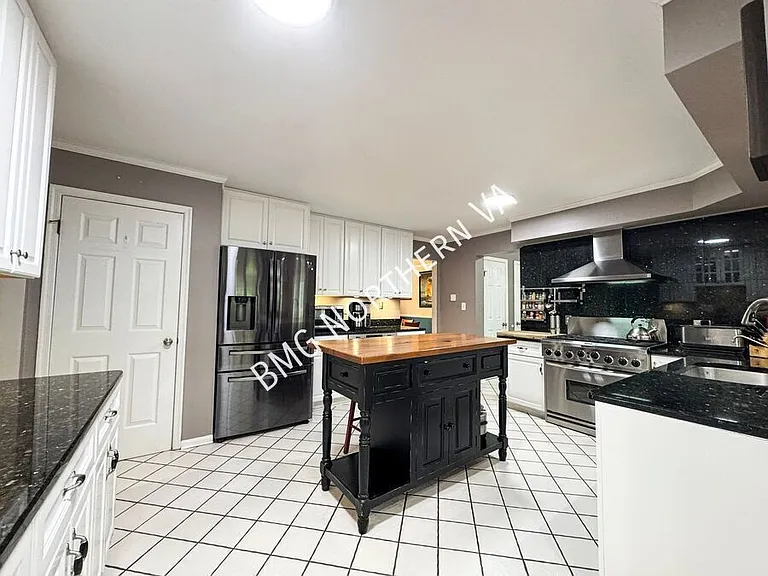 4800 Occoquan Overlook — Photo 10