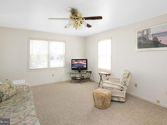 5th image of 942 Turtle Dr #A