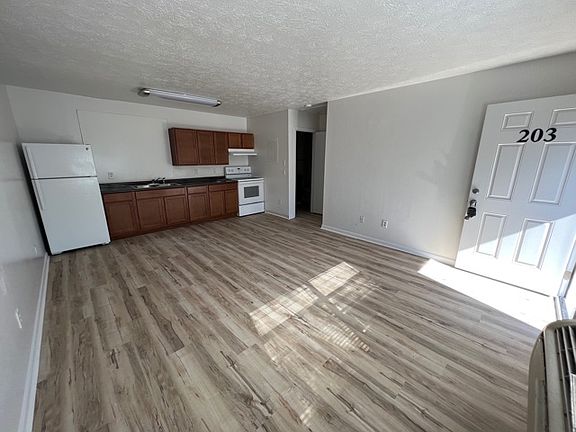 5th image of 903 Russ Lake Dr