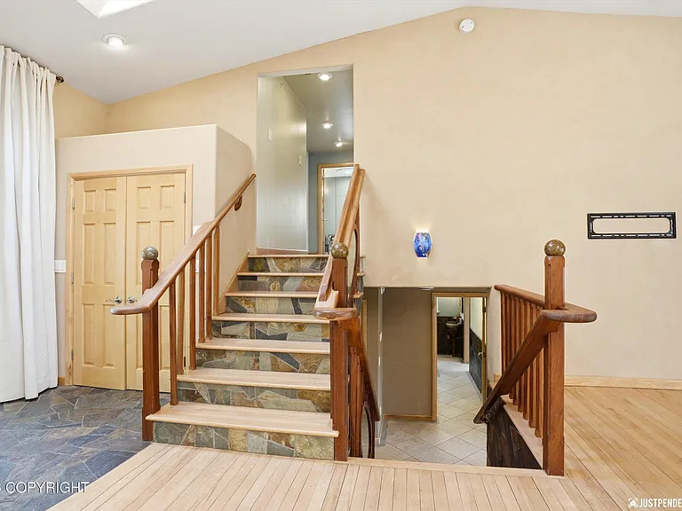 2100 Churchill Dr — Photo 26