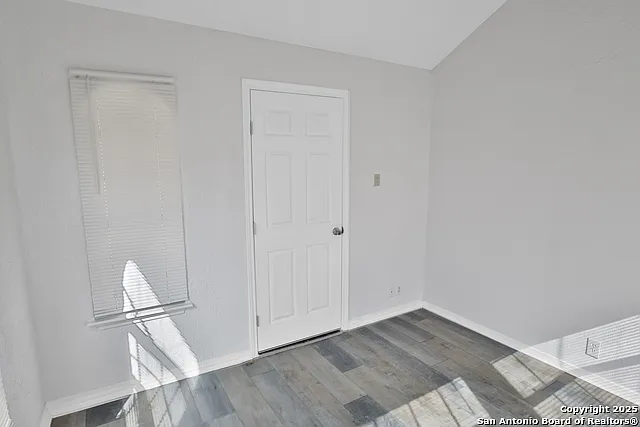 3 bed, 1.0 bath, $1,400 — Photo 3