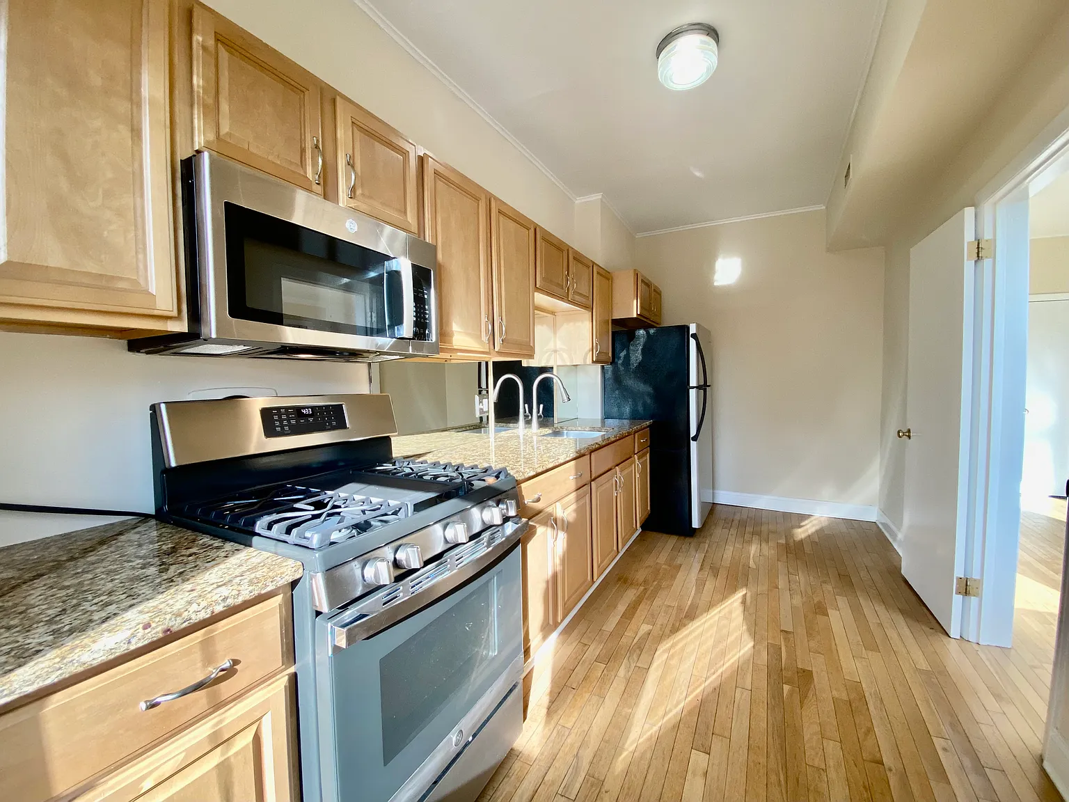Studio, 350 sqft, $1,600 — Photo 2
