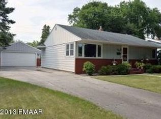 2302 9th St N, Fargo, ND 58102