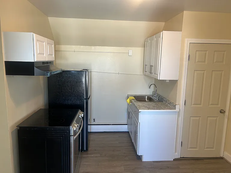 77 Willie St #1A — Photo 7