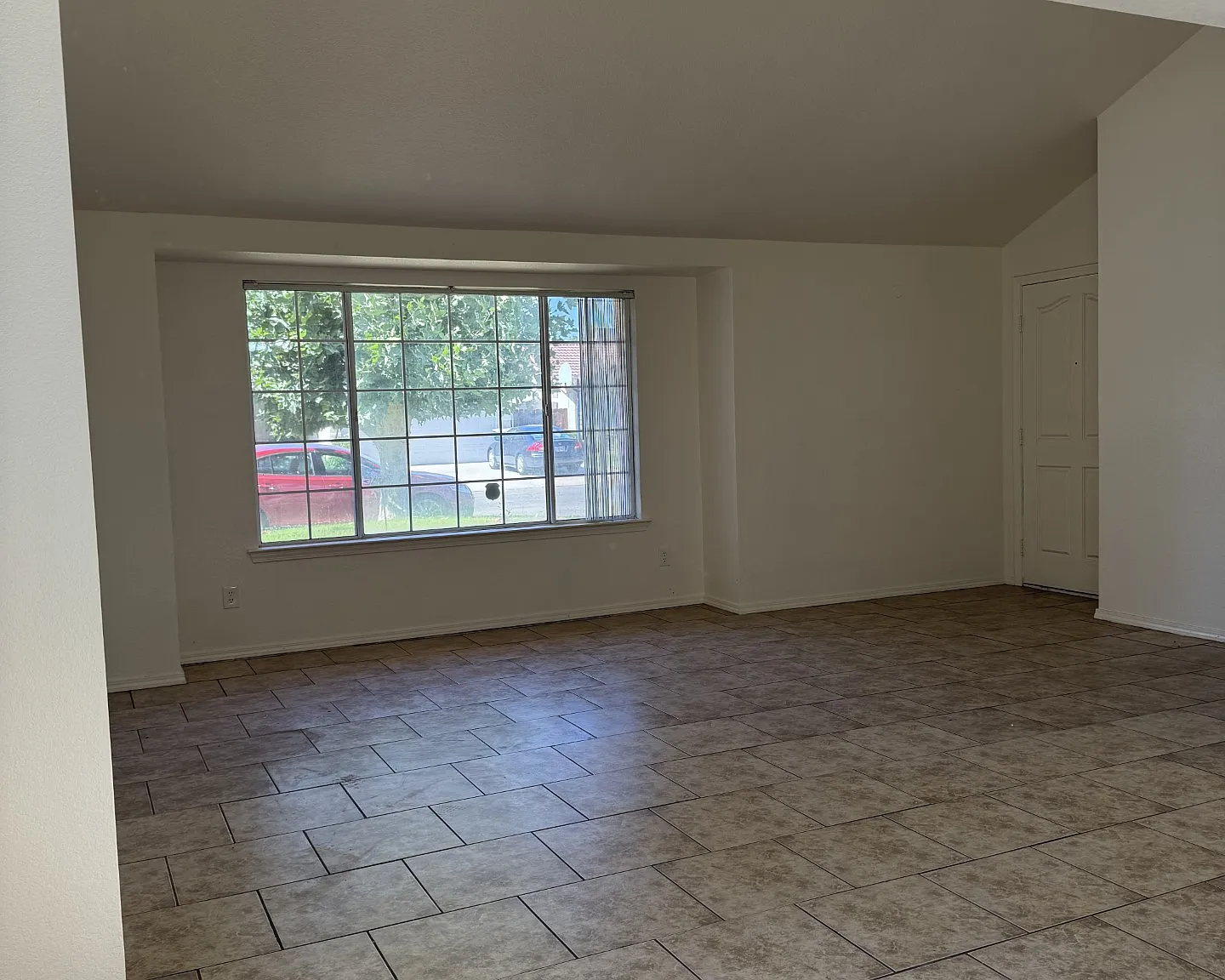 3 bed, 1584 sqft, $2,390 — Photo 2