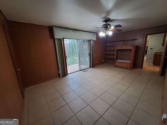 3rd image of 264 Peyton Rd SW