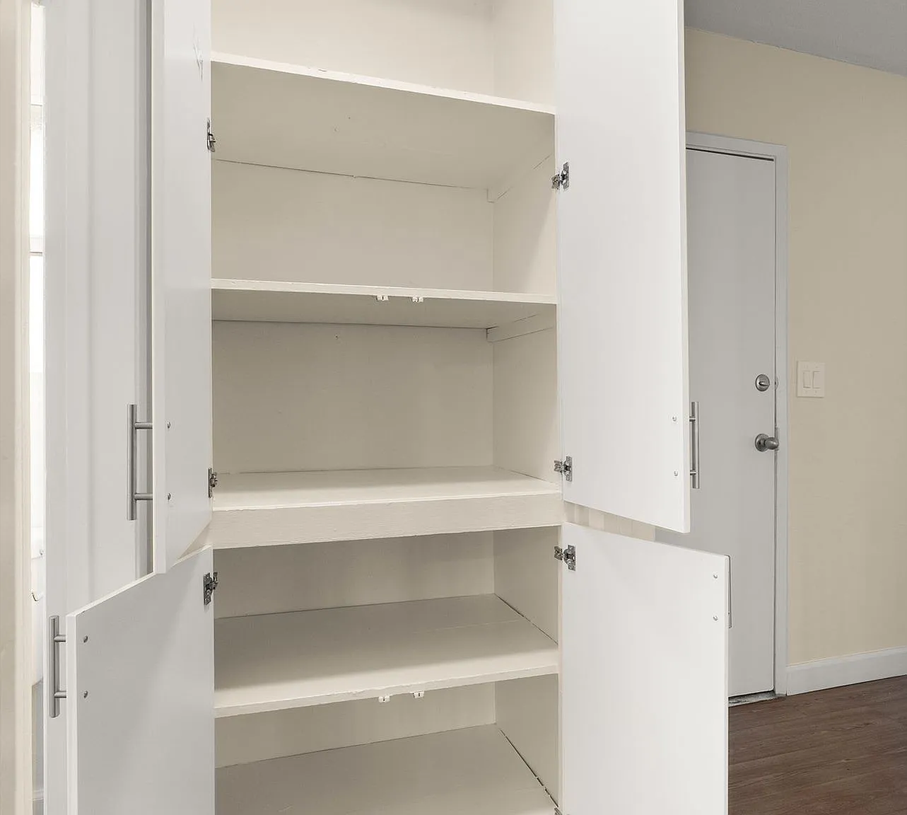 Linden Court Apartments — Photo 3