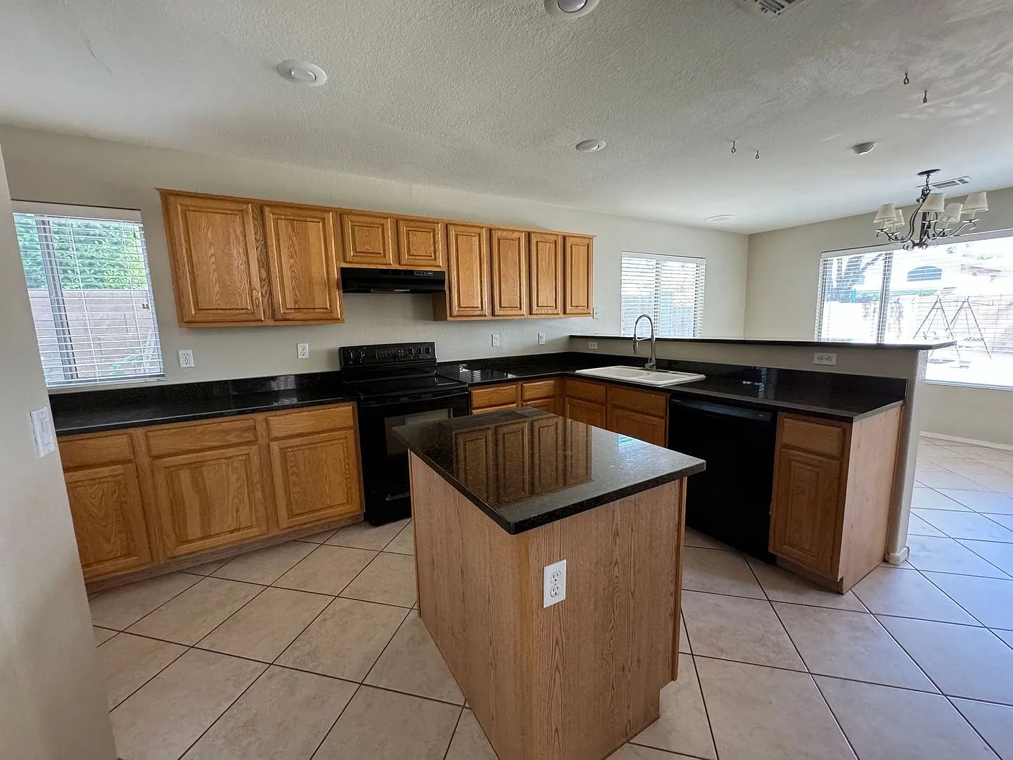 3 Bedroom - 2.5 Bath - 1510 Sq Ft. Home with Private Pool - Tempe — Photo 4