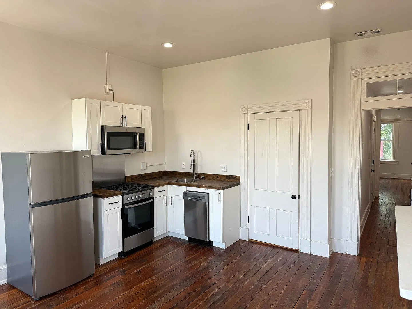 920 Washington Ave — Photo 3