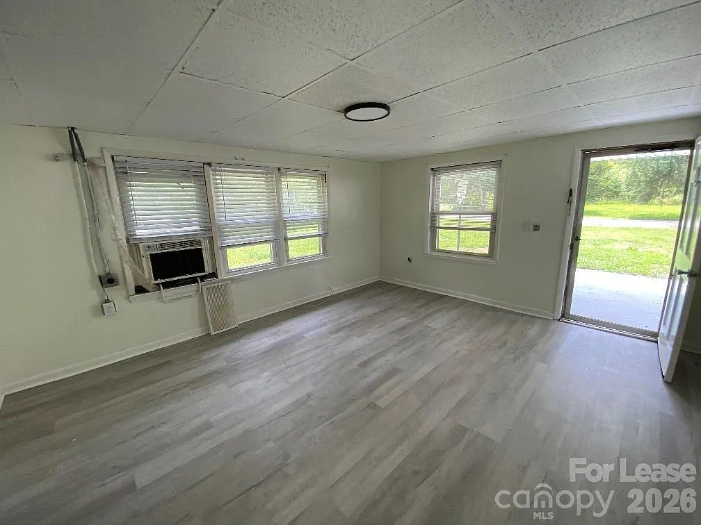 2 bed, 1.0 bath, 841 sqft, $1,350 — Photo 3