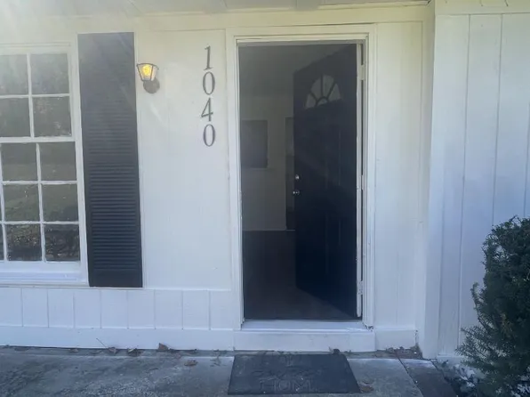 1040 Shalimar Dr, Winston Salem, NC 27107