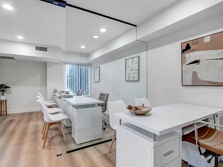 Zelzah Court — Photo 18