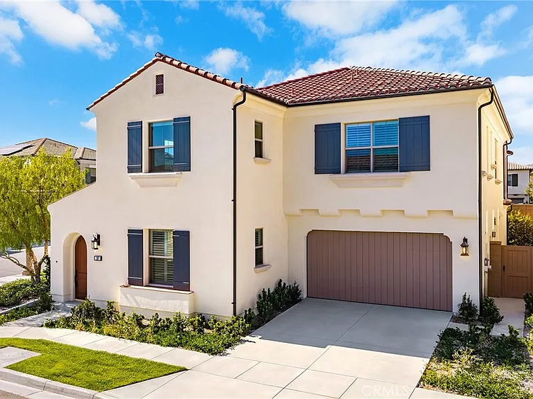 207 Alora — Photo 2
