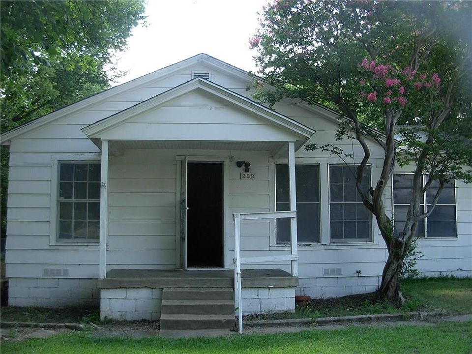 1st image of 223 Donald St
