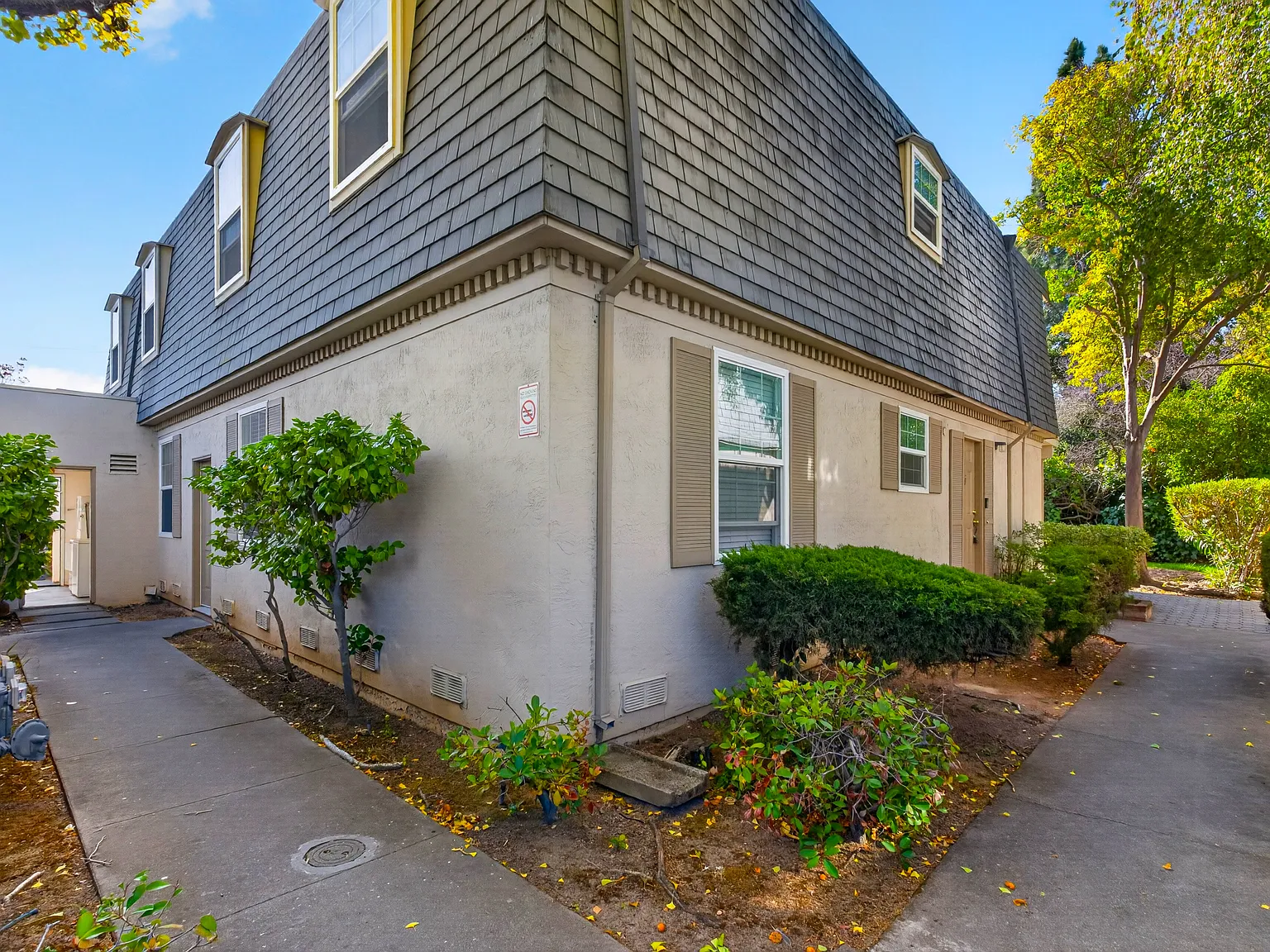 2 bed, 1.0 bath, 950 sqft, $2,995 — Photo 3