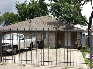 915 Pinckney St, Houston, TX 77009