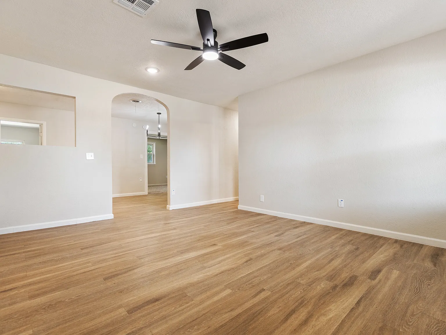 4 bed, 1601 sqft, $1,500 — Photo 3