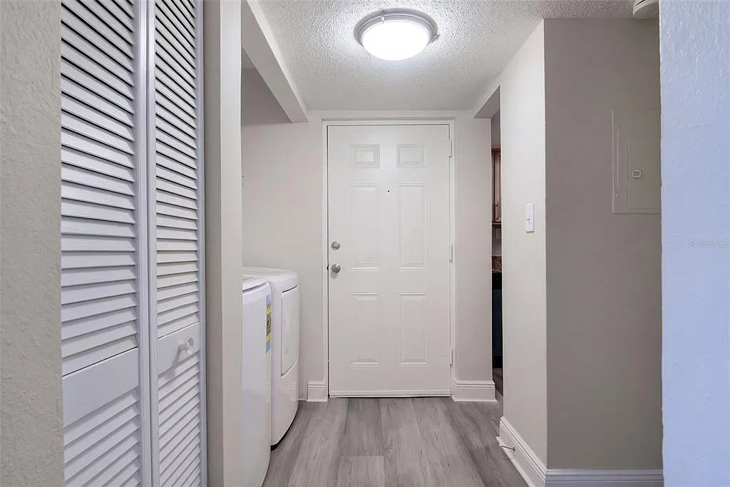 2 bed, 2.0 bath, 976 sqft, $1,550 — Photo 2