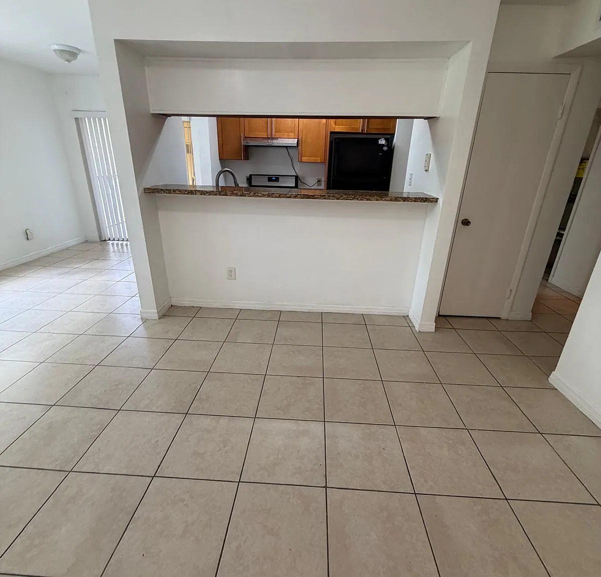 2 bed, 1093 sqft, $2,200 — Photo 2