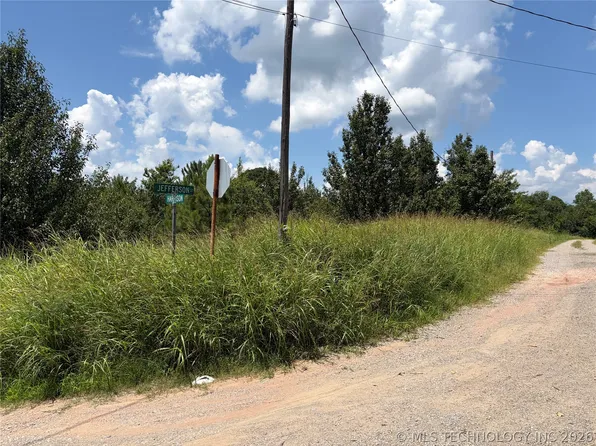 703 E Harrison St, Bristow, OK 74010