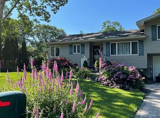 18 Albright Rd, Coram, NY 11727