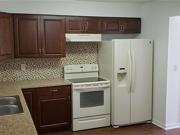 5th image of 5021 Lily St