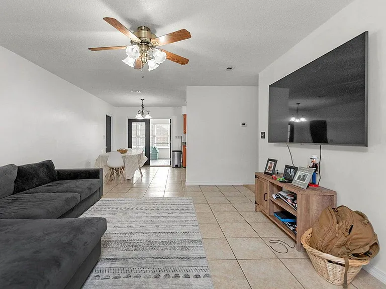 400 Brown Pl — Photo 6