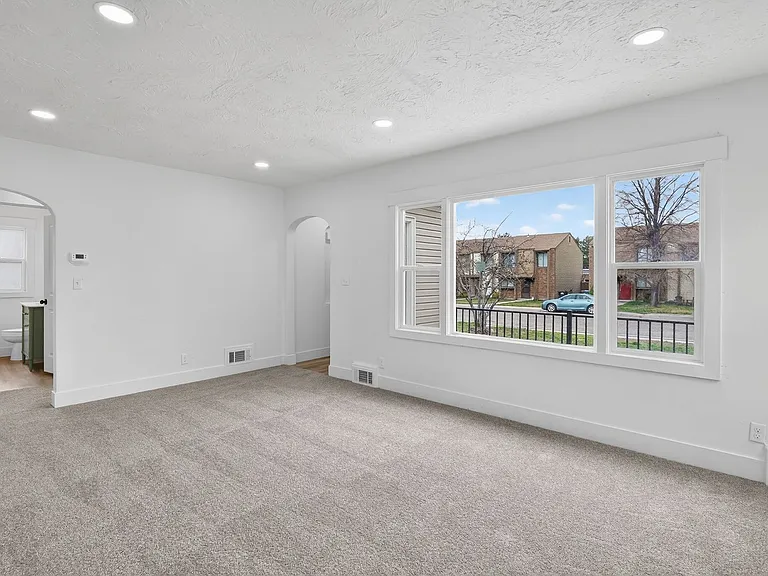 367 McCormack St — Photo 5
