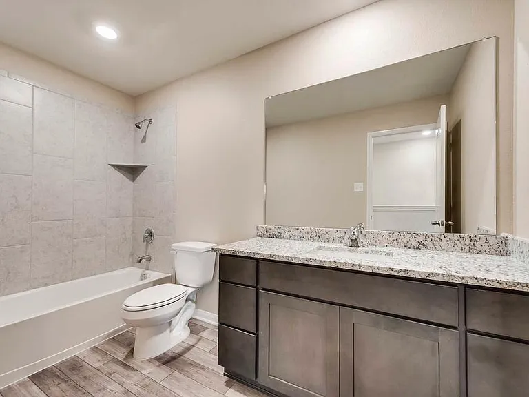 228 Ridgeland Oak Dr — Photo 7