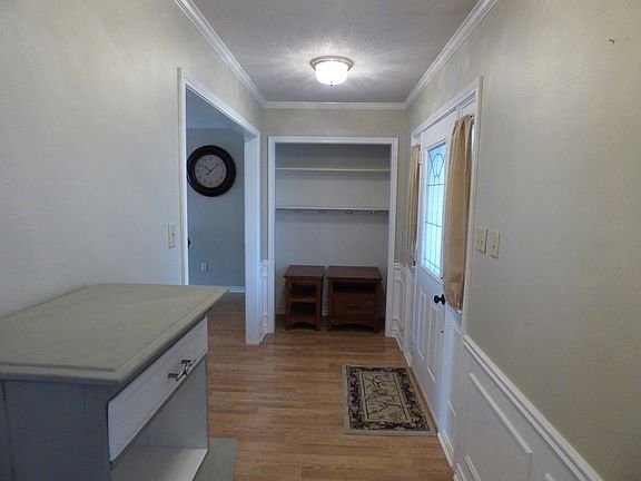 3rd image of 600 Oakview Dr